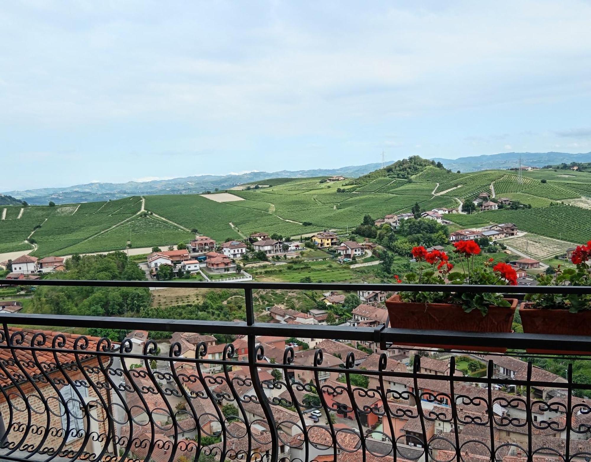 Teresa Al Belvedere Rooms&Holidayapartments Camere&Appartamenti Castellinaldo Exterior photo
